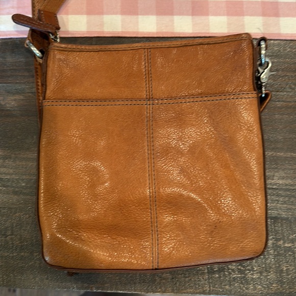Brown leather fossil crossbody purse. Used in great condition! - Picture 4 of 5